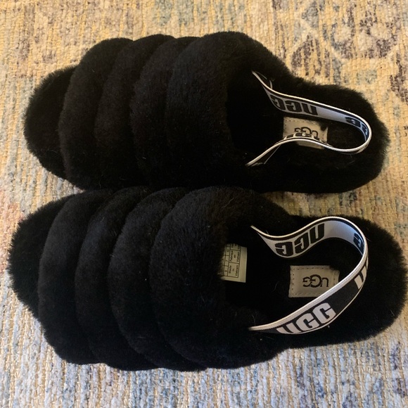 UGG slippers size 9 - Picture 1 of 3
